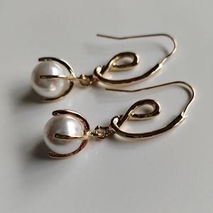 Retro Pearl Ear Hook